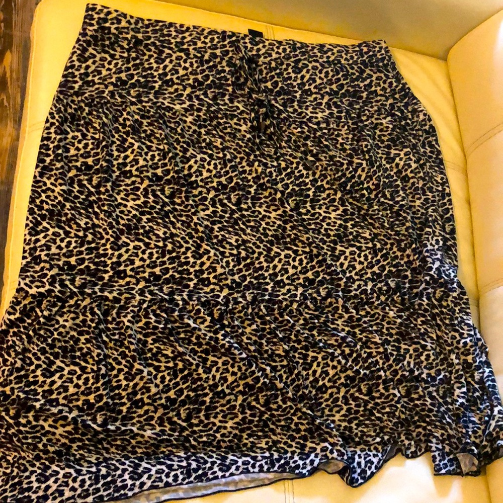 White/black leopard print skirt